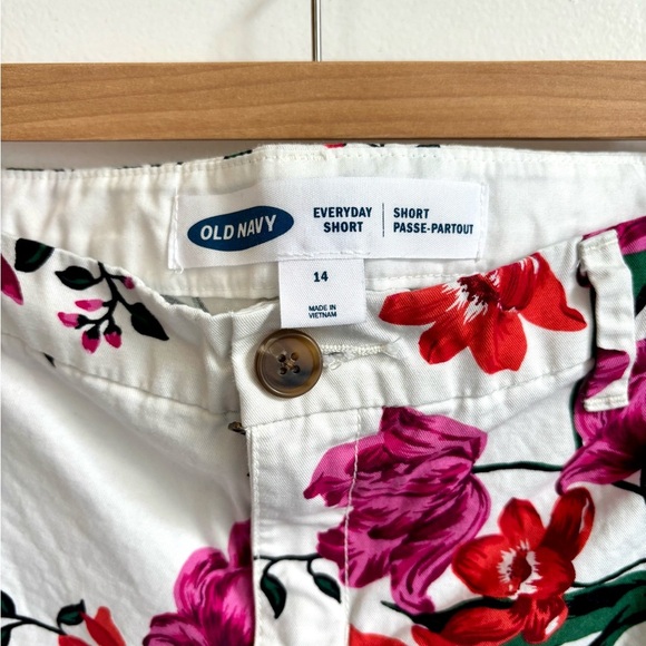 Floral Shorts - Picture 2 of 5